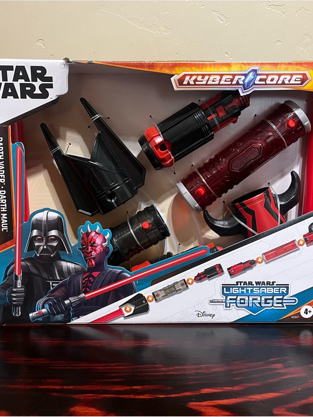 Star Wars Kyber Core Lightsaber Forge Set - Red and Black